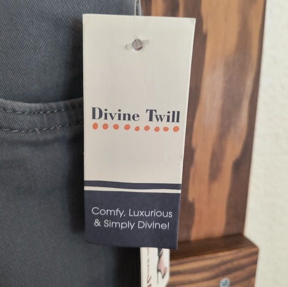 Jag Petite High Rise Peri Straight Crop Cotton Capris NWT - Picture 10 of 11